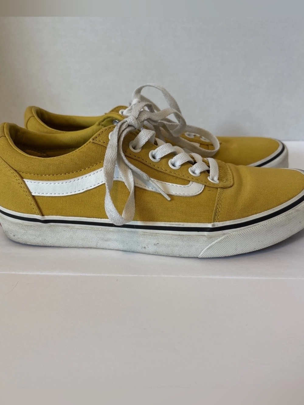 Vans Old Skool Shoes Women 8.5 Yellow Canvas Low Top Skate Sneakers